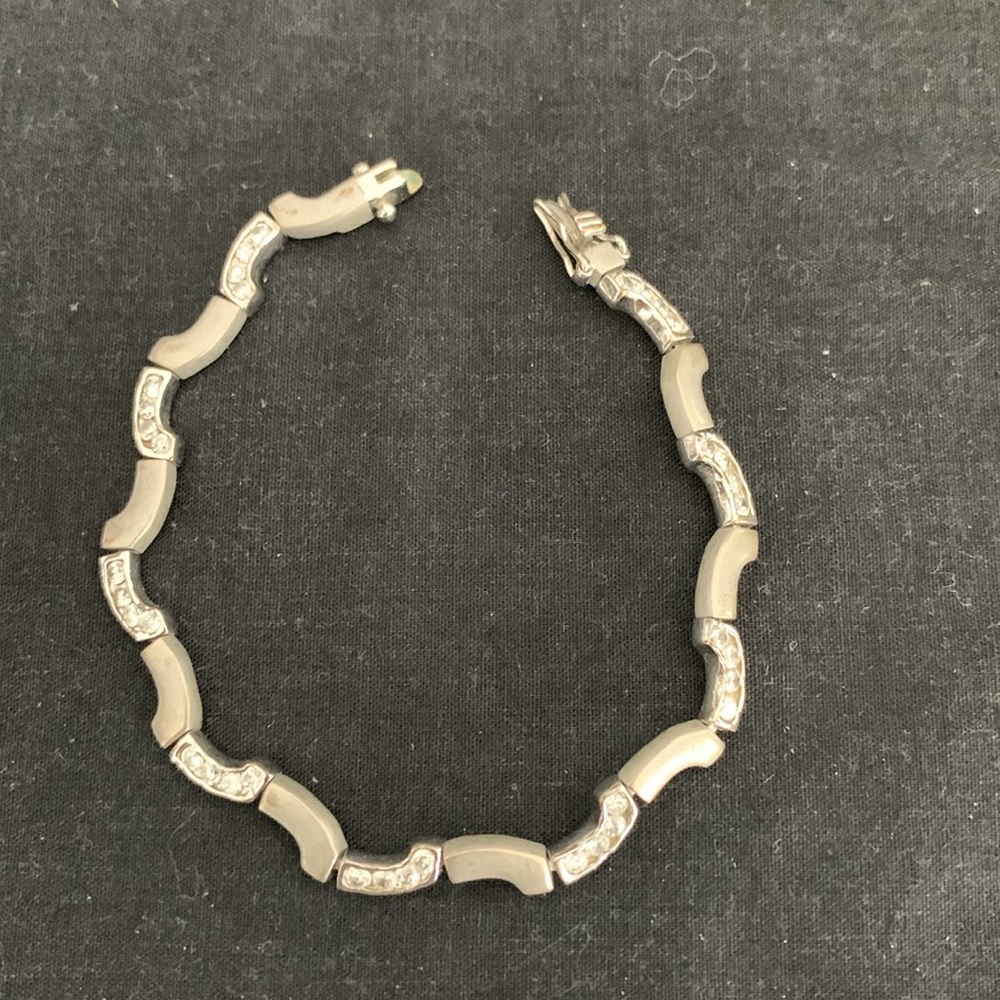 4 bracelets - Picture 5 of 5